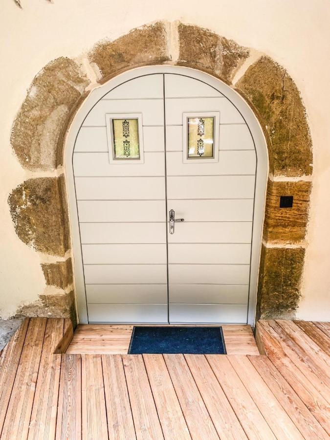 Les Volets Rouges Bed & Breakfast Арбоа Екстериор снимка