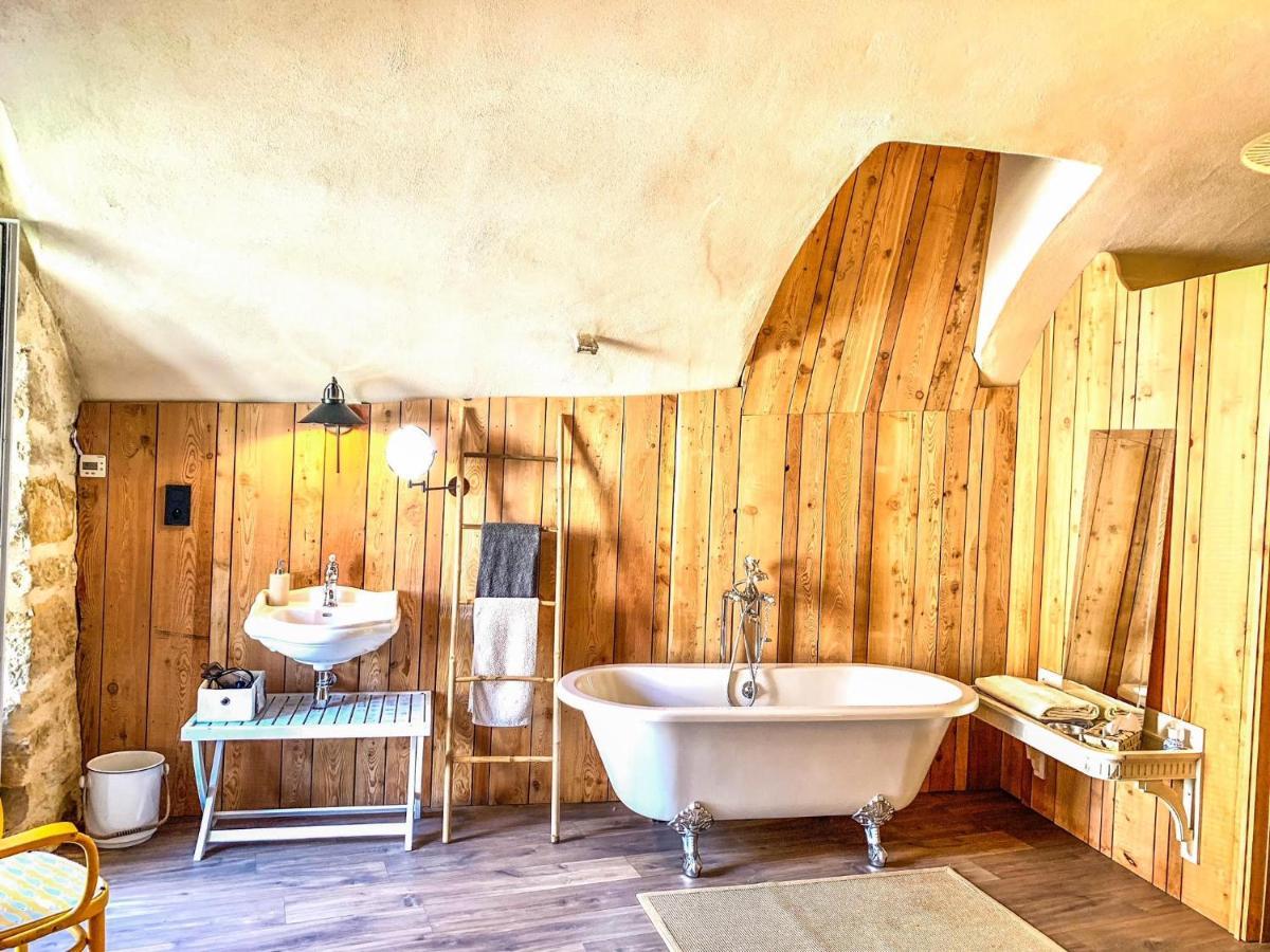 Les Volets Rouges Bed & Breakfast Арбоа Екстериор снимка